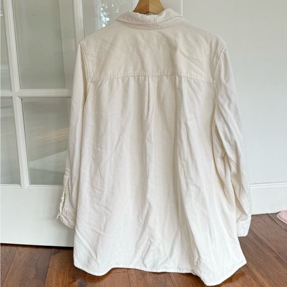 White corduroy shirt featuring a relaxed fit and a flattering pleated design XL - Picture 2 of 9